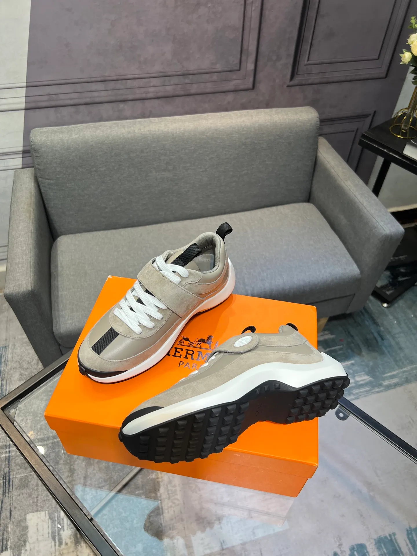 Men's shoes 💰600 Actual photos 🎬 [Hermès] Couple style, official website synchronization Counter quality French Paris catwalk style Simple and classic Imported original fabric Original 1:1 outsole! The highest version on the market! Size: Female 35-41. Male 39-45 (female 41, male 45 customized)